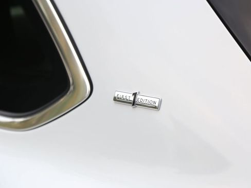 Used 2021 Bentley Bentayga image 30