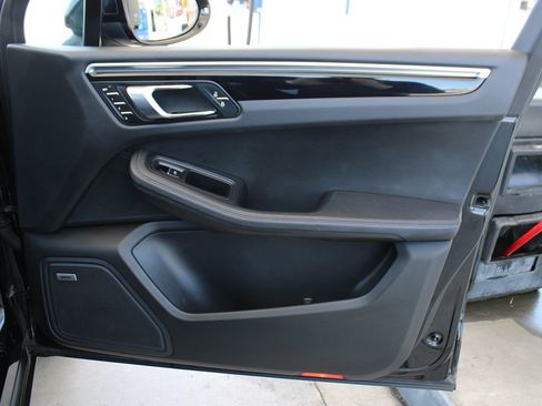 Used 2021 Porsche Macan AWD/4WD image 45