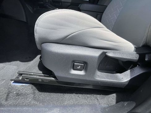Used 2025 Toyota Tacoma SR5 AWD/4WD image 22