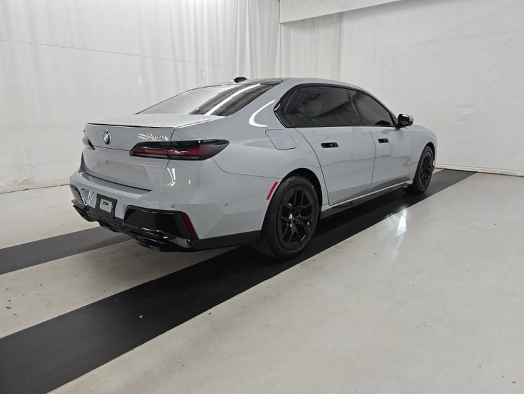 Used 2024 BMW 760i xDrive w/ Executive Package AWD/4WD image 4