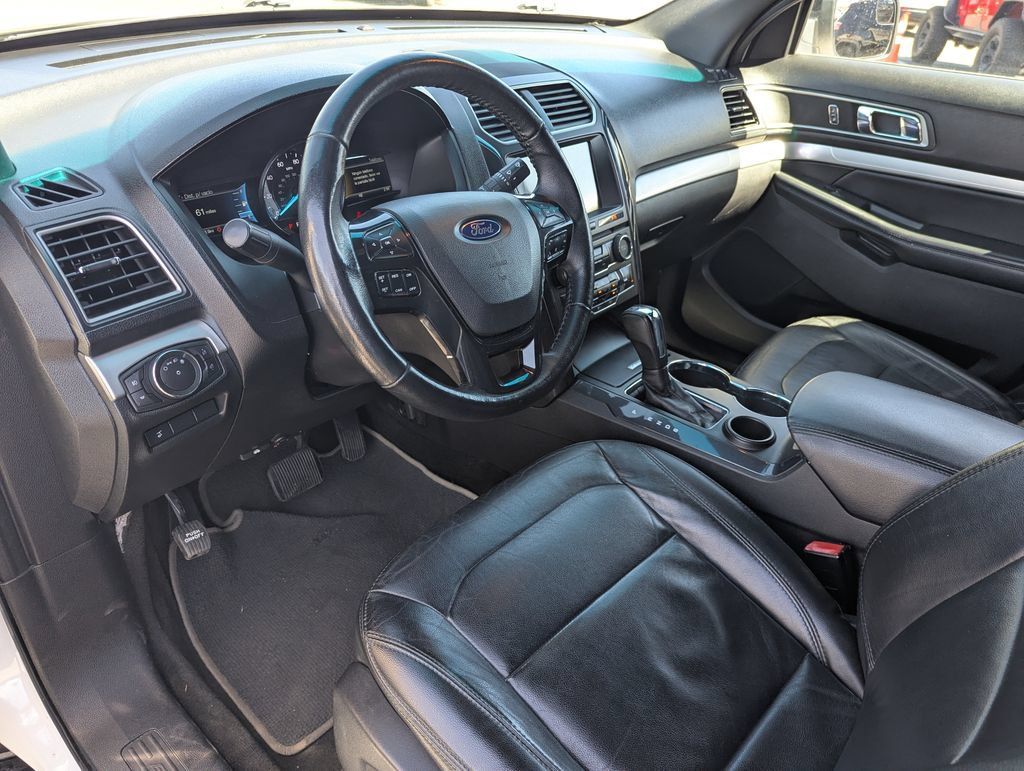Used 2017 Ford Explorer XLT w/ Equipment Group 202A FWD image 24