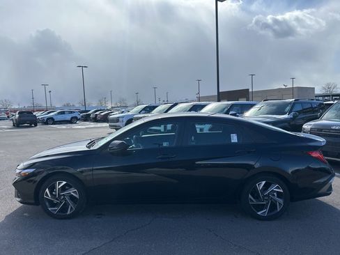 Used 2025 Hyundai Elantra SEL w/ Cargo Package image 8