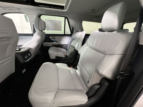 New 2026 Ford Expedition Max Platinum w/ Driver's Package image 25