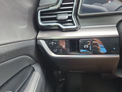 Used 2025 Kia Sportage EX w/ Premium Package FWD image 19