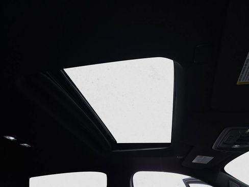 Used 2025 Chevrolet Silverado 2500 ZR2 w/ Technology Package image 18