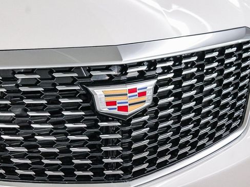 New 2025 Cadillac XT5 Luxury image 9