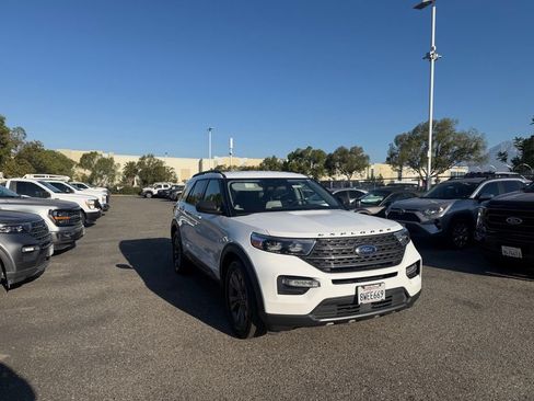 Used 2021 Ford Explorer XLT w/ Equipment Group 202A RWD image 2