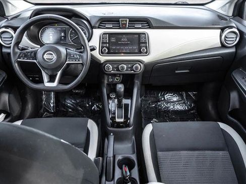 Used 2022 Nissan Versa SV image 19