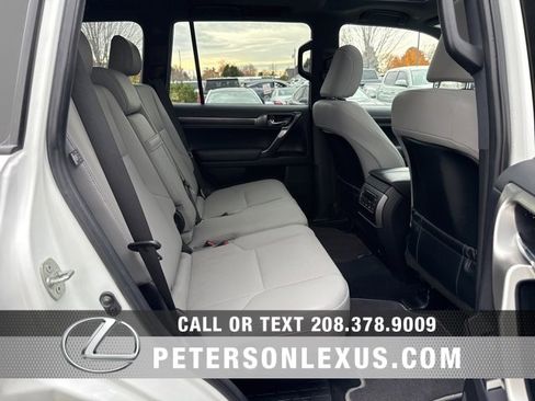 Used 2023 Lexus GX 460 image 19