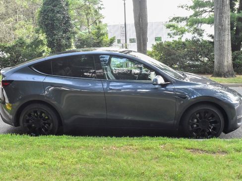Used 2021 Tesla Model Y Long Range AWD/4WD image 10