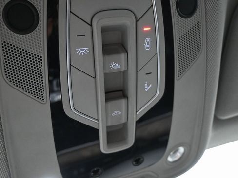 Used 2019 Audi e-tron Prestige w/ Prestige Package image 17