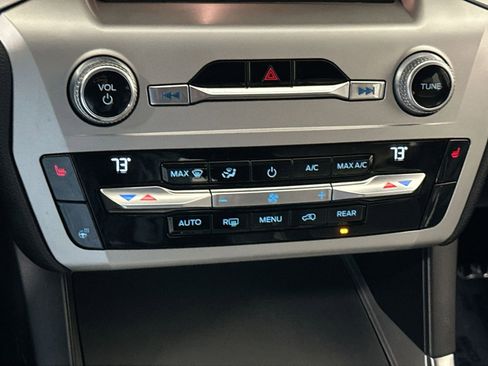 Used 2021 Ford Explorer XLT w/ Equipment Group 202A image 26