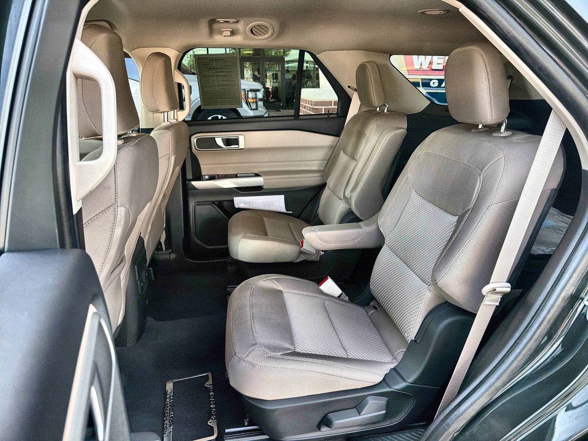 Certified 2023 Ford Explorer XLT RWD image 21
