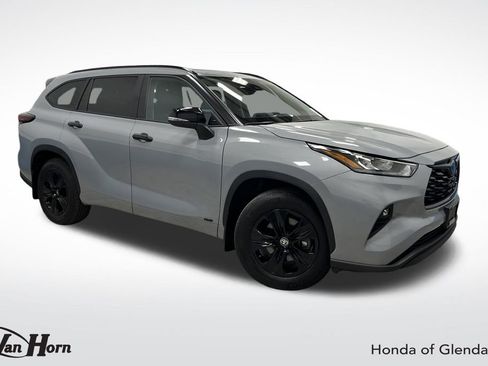 Used 2024 Toyota Highlander XLE image 1