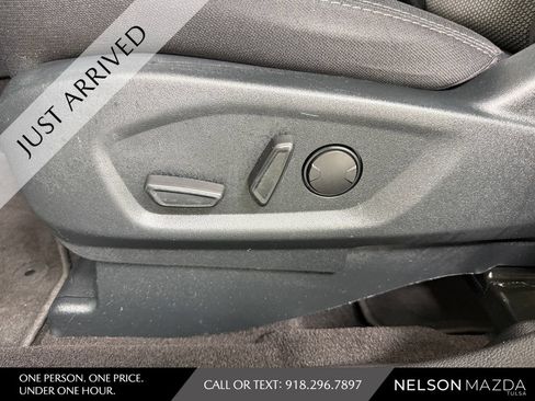 Used 2019 Ford Explorer XLT FWD image 17