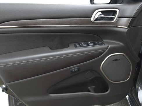Used 2016 Jeep Grand Cherokee Summit image 22