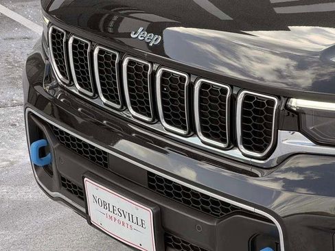 Used 2022 Jeep Grand Cherokee Overland AWD/4WD image 37