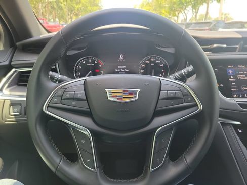 Used 2024 Cadillac XT5 Luxury FWD image 18