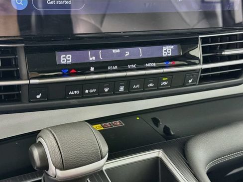 Used 2025 Toyota Sienna XLE w/ XLE Plus Package AWD/4WD image 15