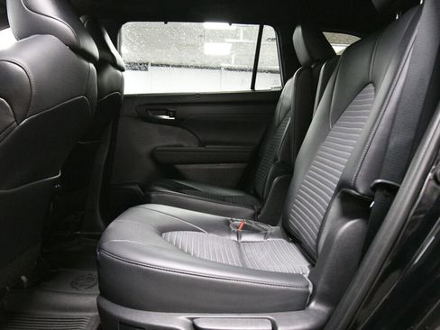 Used 2023 Toyota Highlander XSE image 22