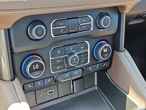 Used 2022 Chevrolet Tahoe High Country AWD/4WD image 24