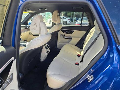 Used 2025 Mercedes-Benz GLC 350e 4MATIC image 18