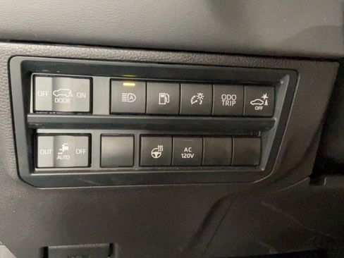 Certified 2024 Toyota Sequoia Platinum AWD/4WD image 18