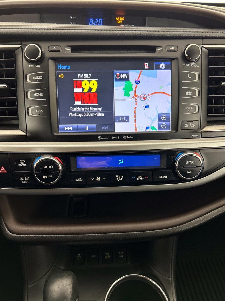 Used 2016 Toyota Highlander XLE AWD/4WD image 14