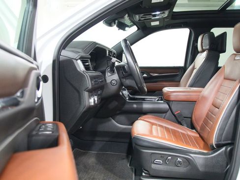 Used 2023 GMC Yukon XL Denali Ultimate AWD/4WD image 4