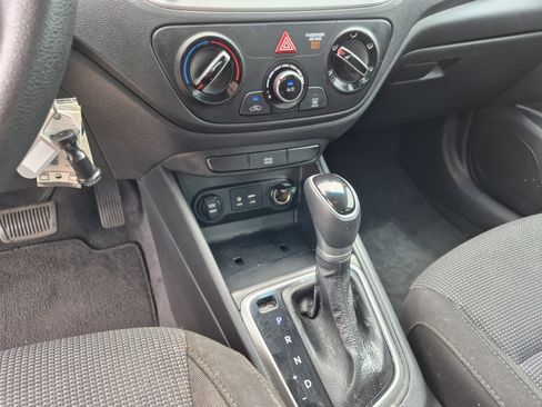Used 2022 Hyundai Accent SEL w/ Cargo Package FWD image 11