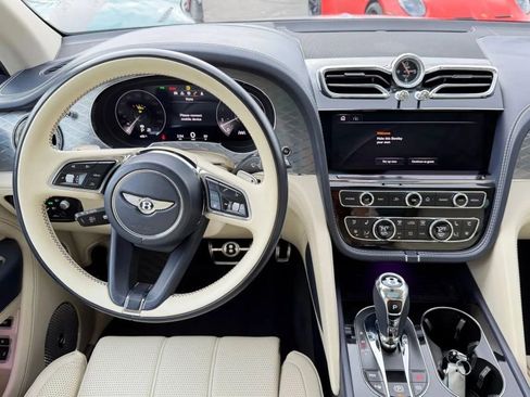Used 2021 Bentley Bentayga w/ First Edition Specification image 16