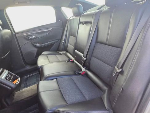 Used 2014 Chevrolet Impala LT w/ Convenience Package FWD image 11