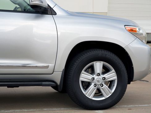 Used 2015 Toyota Land Cruiser AWD/4WD image 27