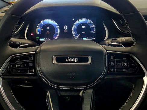 Used 2023 Jeep Grand Cherokee L Overland AWD/4WD image 27