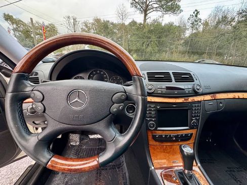 Used 2009 Mercedes-Benz E 320 BlueTEC Sedan image 14