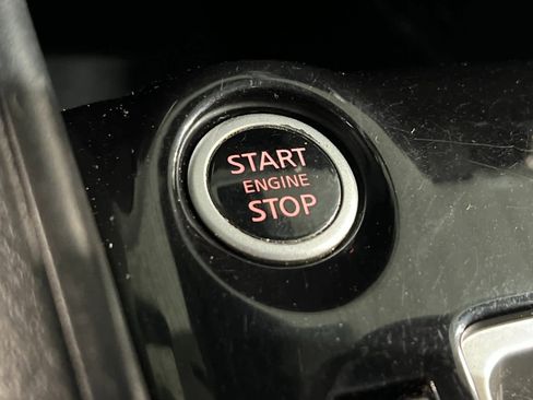 Used 2021 Nissan Versa SV image 21