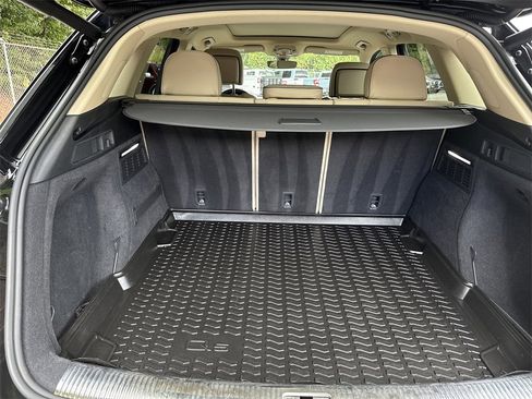 Used 2021 Audi Q5 Prestige w/ Prestige Package image 18