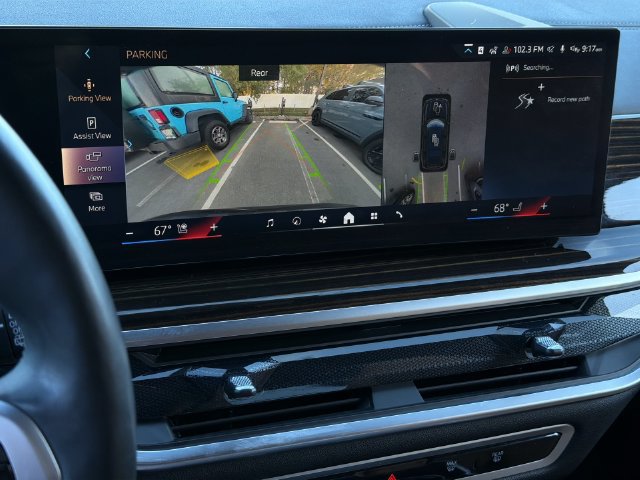 Used 2025 BMW X7 xDrive40i w/ M Sport Package AWD/4WD image 26