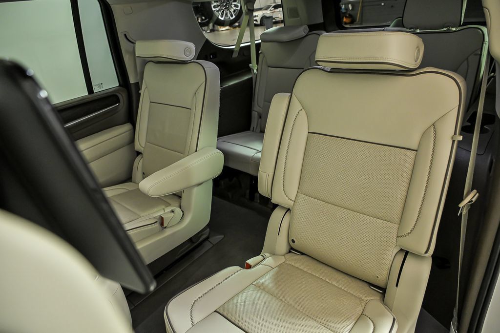 Used 2021 GMC Yukon XL Denali w/ Denali Ultimate Package AWD/4WD image 16