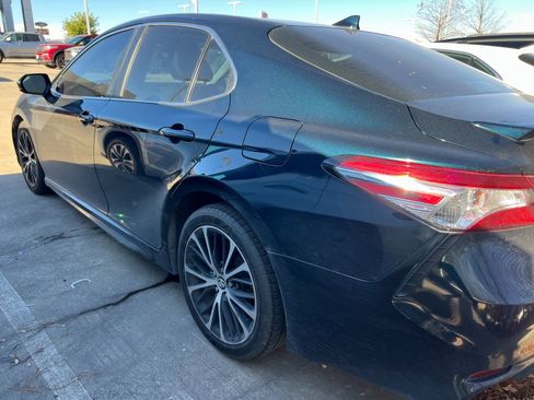 Used 2020 Toyota Camry SE image 11