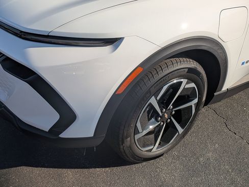 New 2026 Chevrolet Equinox EV LT image 9