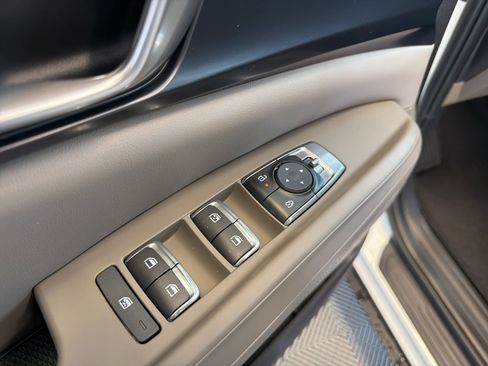 New 2026 Kia Carnival FWD image 17