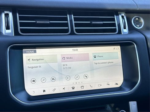 Used 2017 Land Rover Range Rover HSE image 38