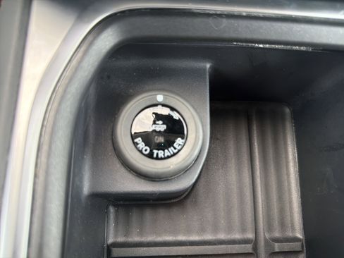 Used 2025 Ford Expedition Active AWD/4WD image 30