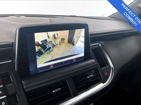 Used 2023 GMC Yukon XL AT4 image 31