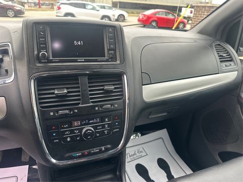 Used 2017 Dodge Grand Caravan GT FWD image 23