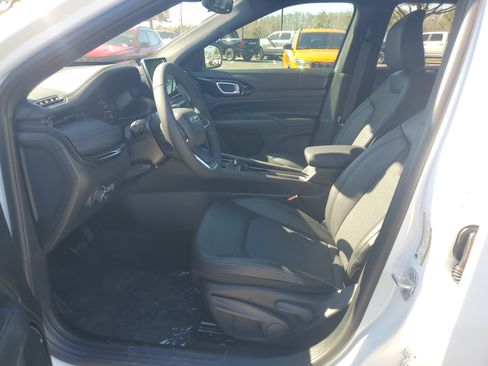 New 2026 Jeep Compass Latitude image 8