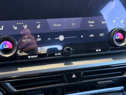 Used 2025 Lexus TX 500h AWD w/ Technology Package image 28