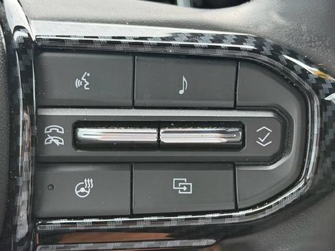 Certified 2024 Chevrolet Colorado ZR2 w/ ZR2 Convenience Package III AWD/4WD image 27