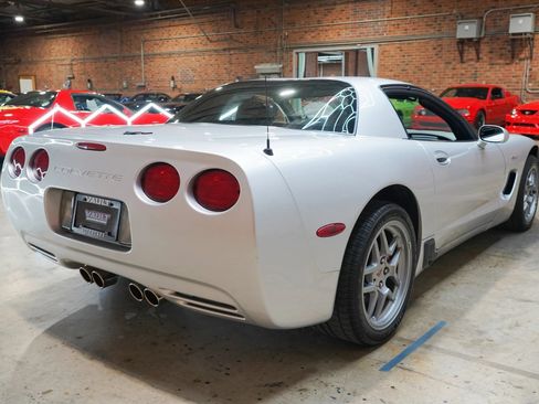 Used 2002 Chevrolet Corvette Z06 w/ Memory Pkg RWD image 12